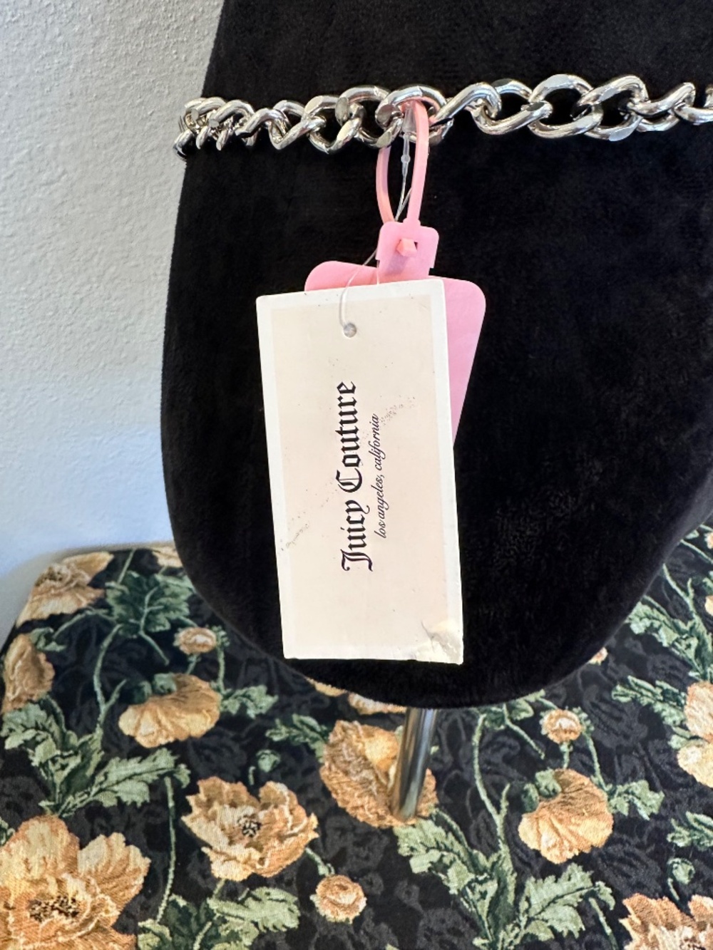 Juicy Couture silver chain butterfly clasp belt. NWT. M/L - Picture 3 of 5